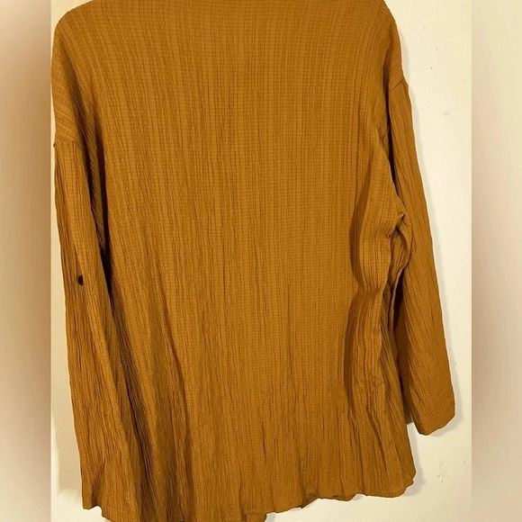 Elegant Gold Button up Long sleeve Blouse size XL loose fitting flared hem - Picture 13 of 16